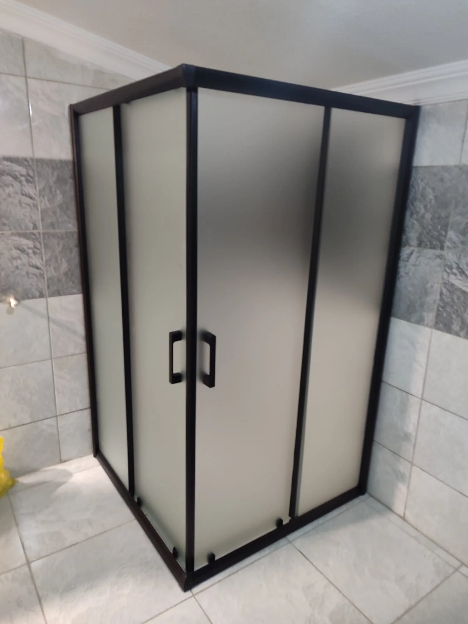Sürgü Kapaklı Köşe Duşakabin