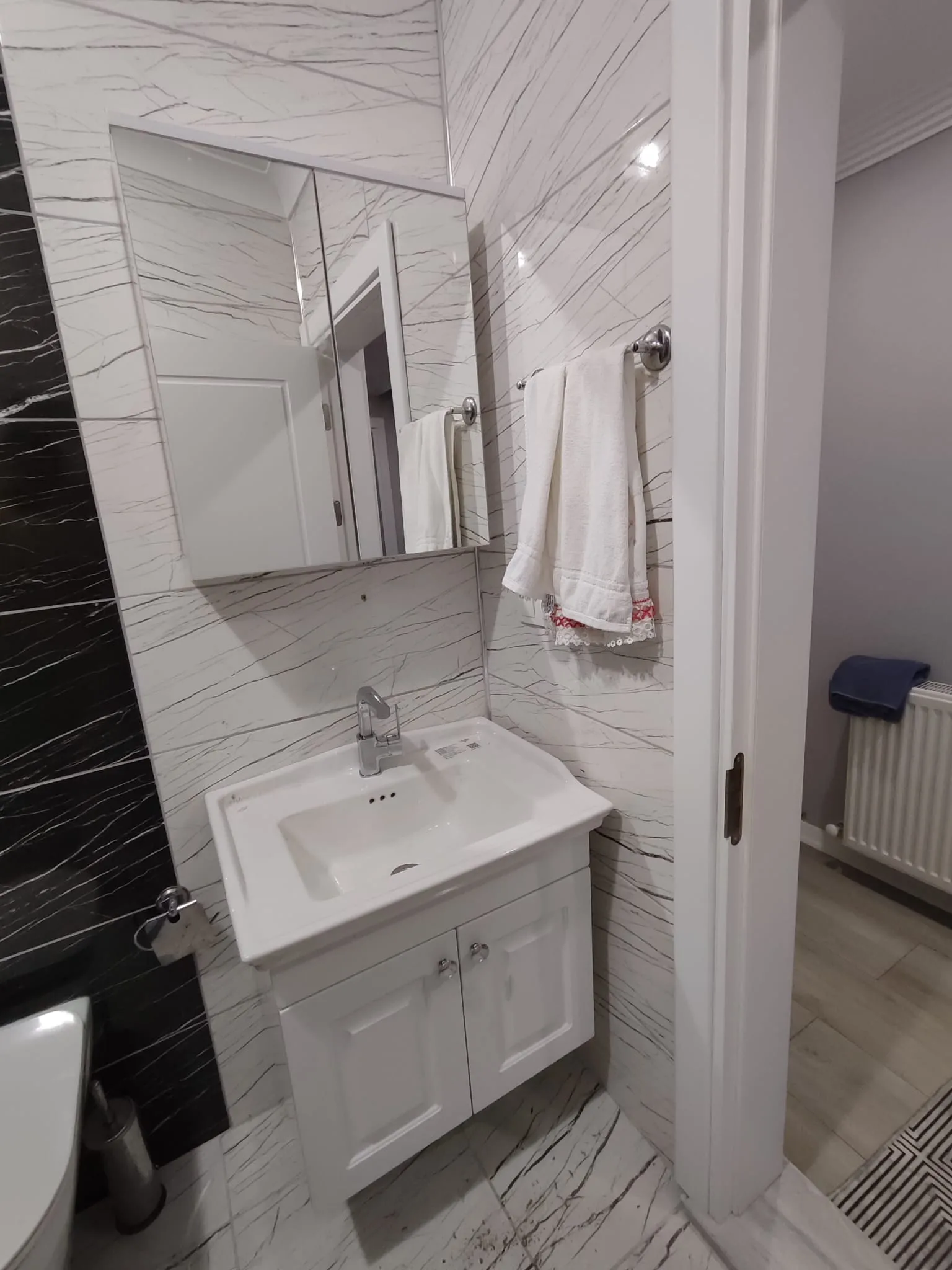 Beyaz Banyo Mobilya Seti