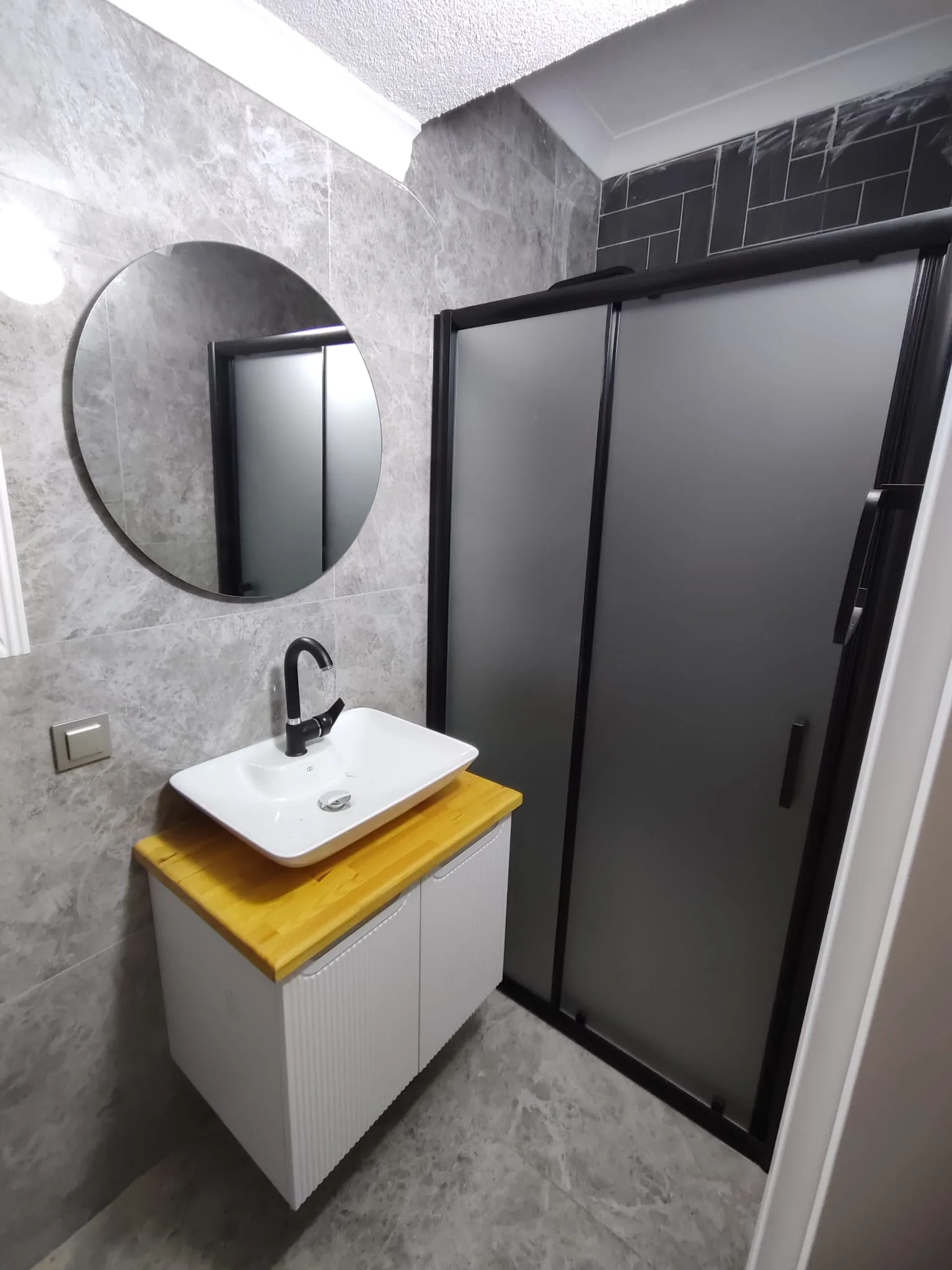 Sarı Tezgahlı Kompakt Banyo Dolabı