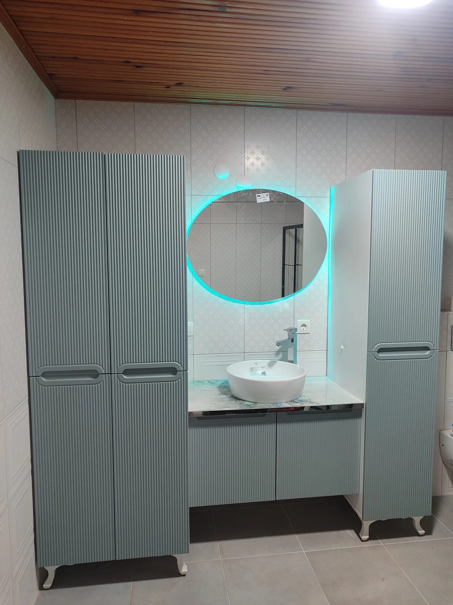 Nane Yeşili Banyo Dolabı